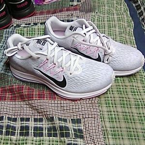Athletic shoes